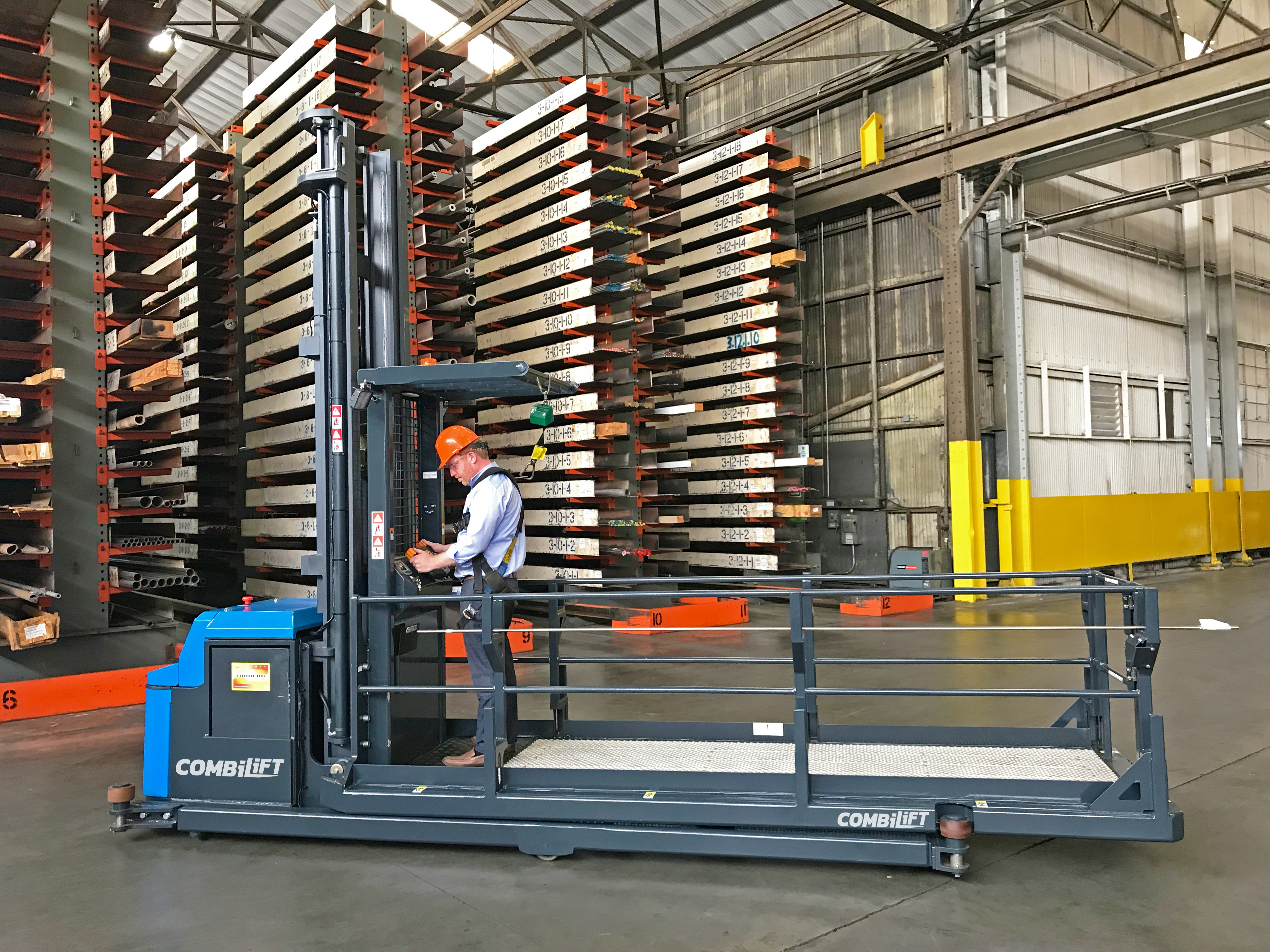 Combilift lança o primeiro order picker para cargas longas
