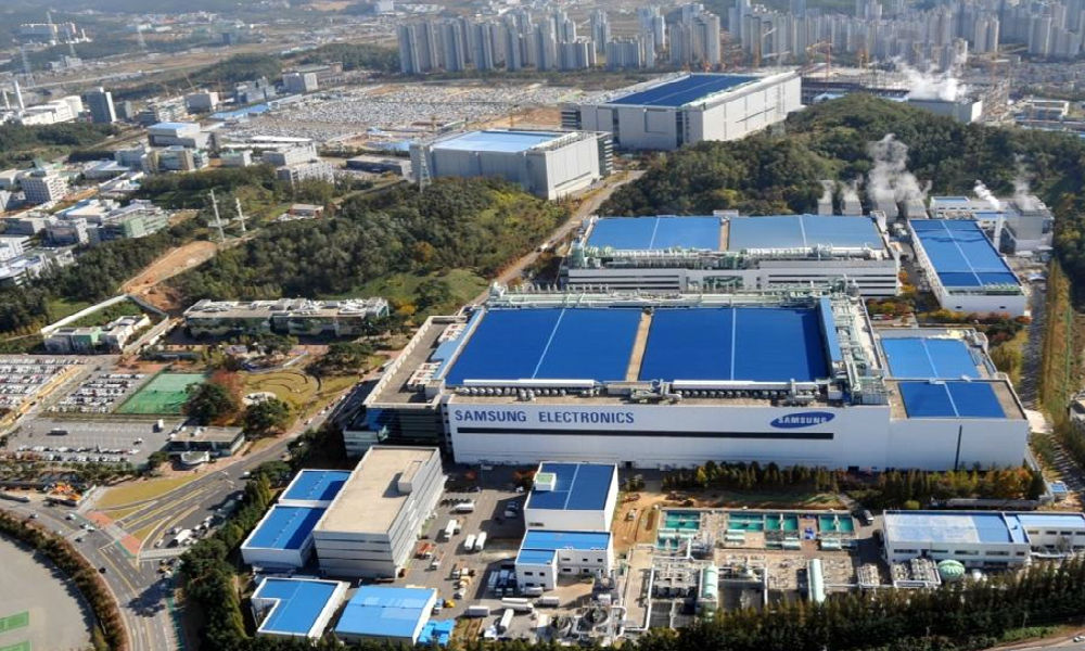 Samsung abre a maior fábrica de smartphones do mundo na Índia