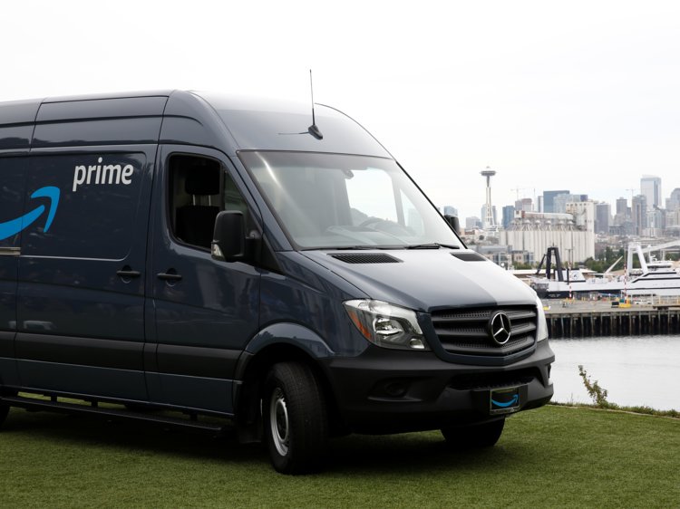 Amazon fecha negócio com a Mercedes e renova aposta no transporte