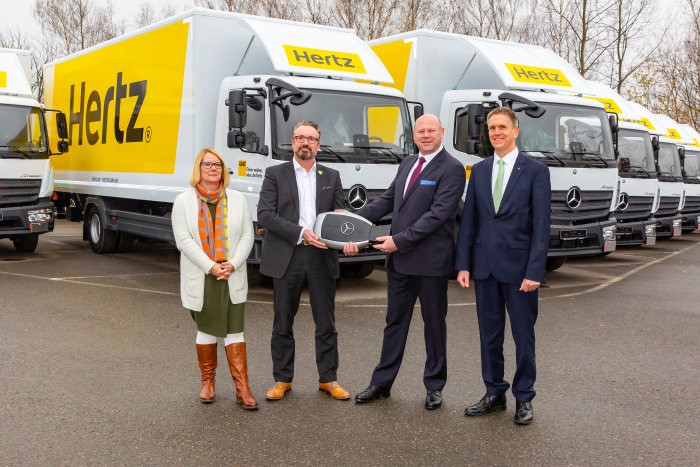 Hertz adquire 542 camiões Mercedes-Benz Atego