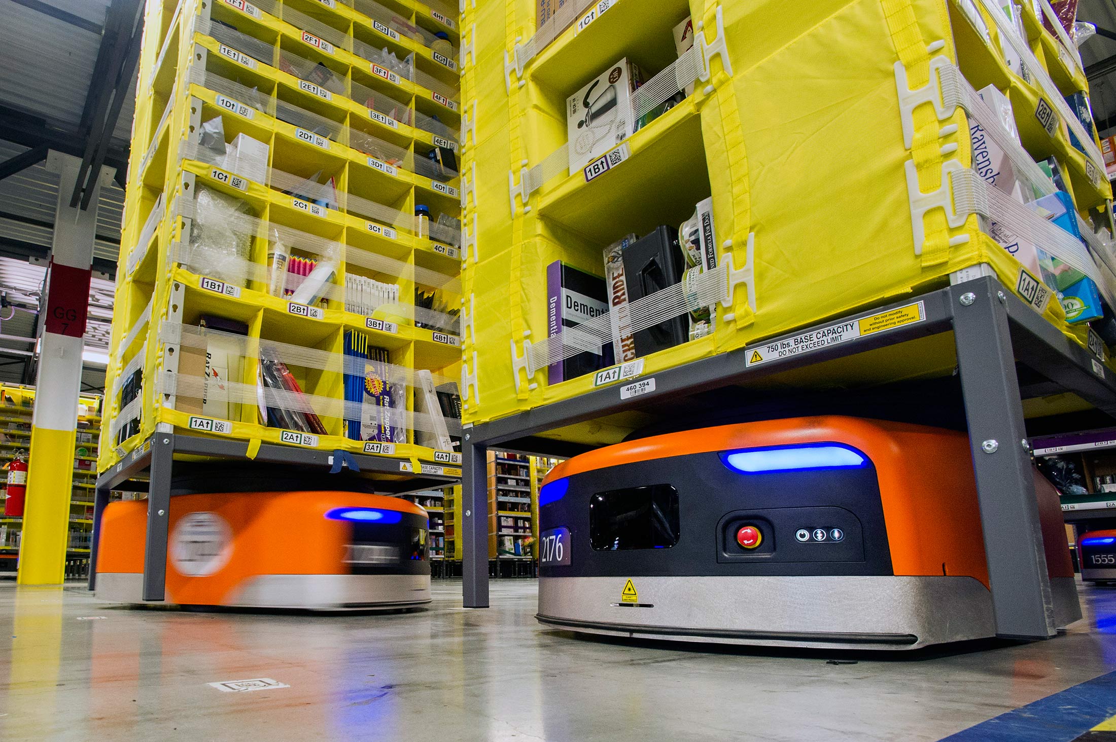 Amazon admite que armazéns totalmente automatizados ainda estão longe