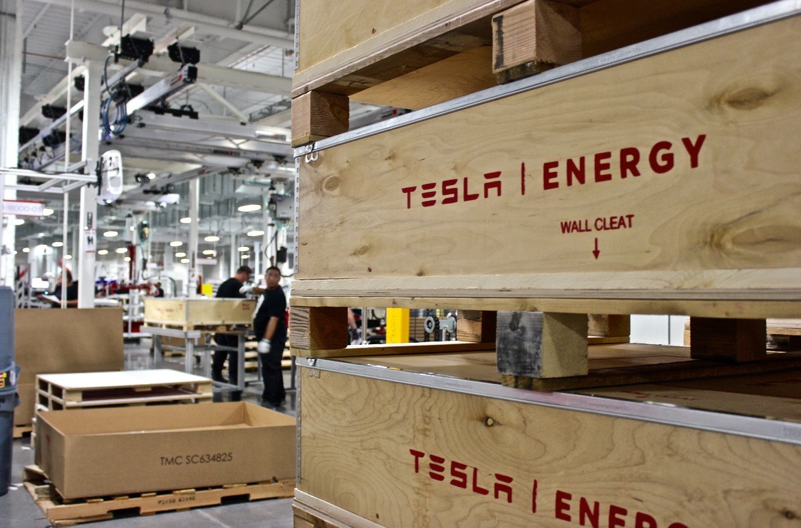 Tesla anuncia escassez de metal para baterias de lítio