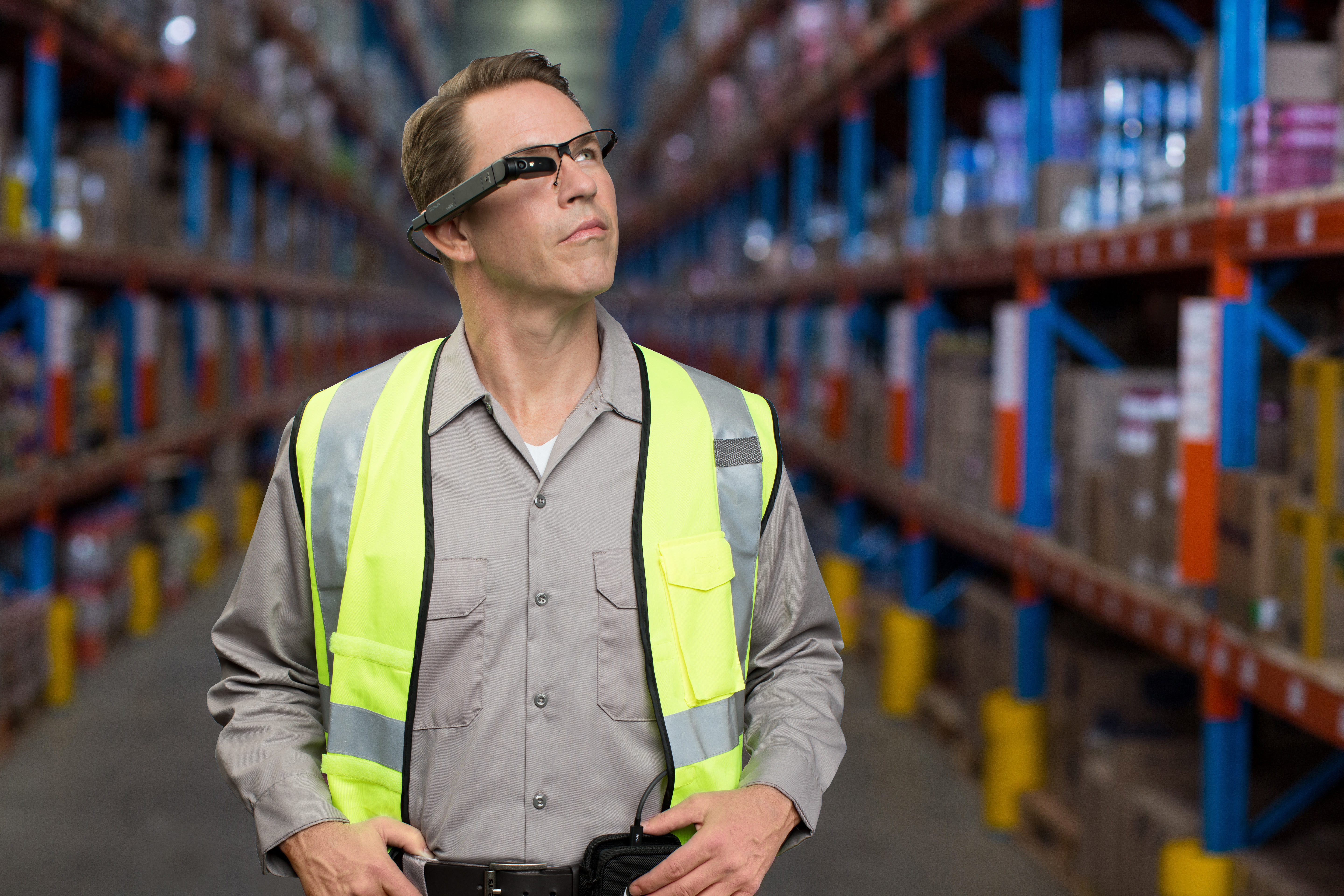 Qual a importância da integração de smart glasses nas empresas?