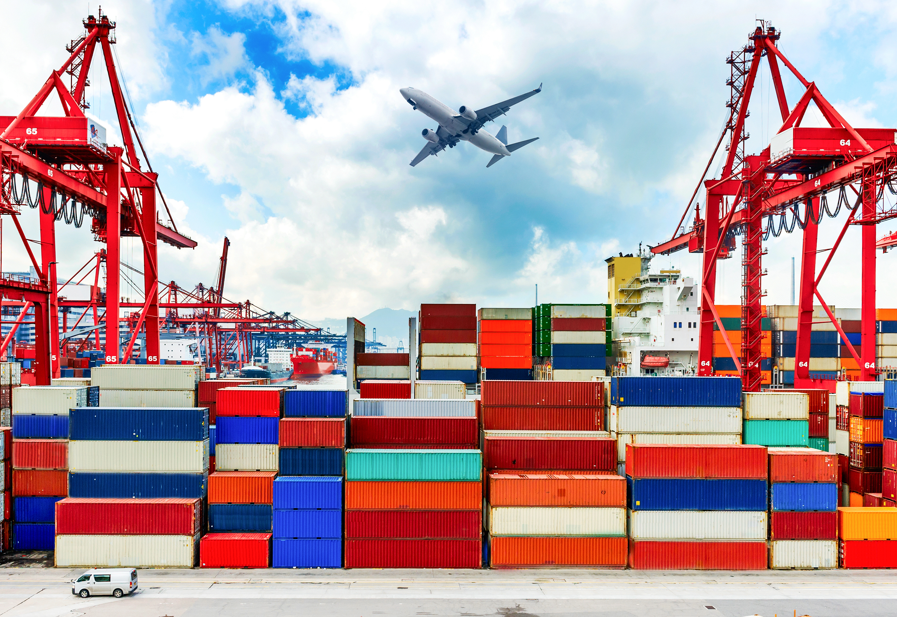 Exportações e importações desaceleram em Abril