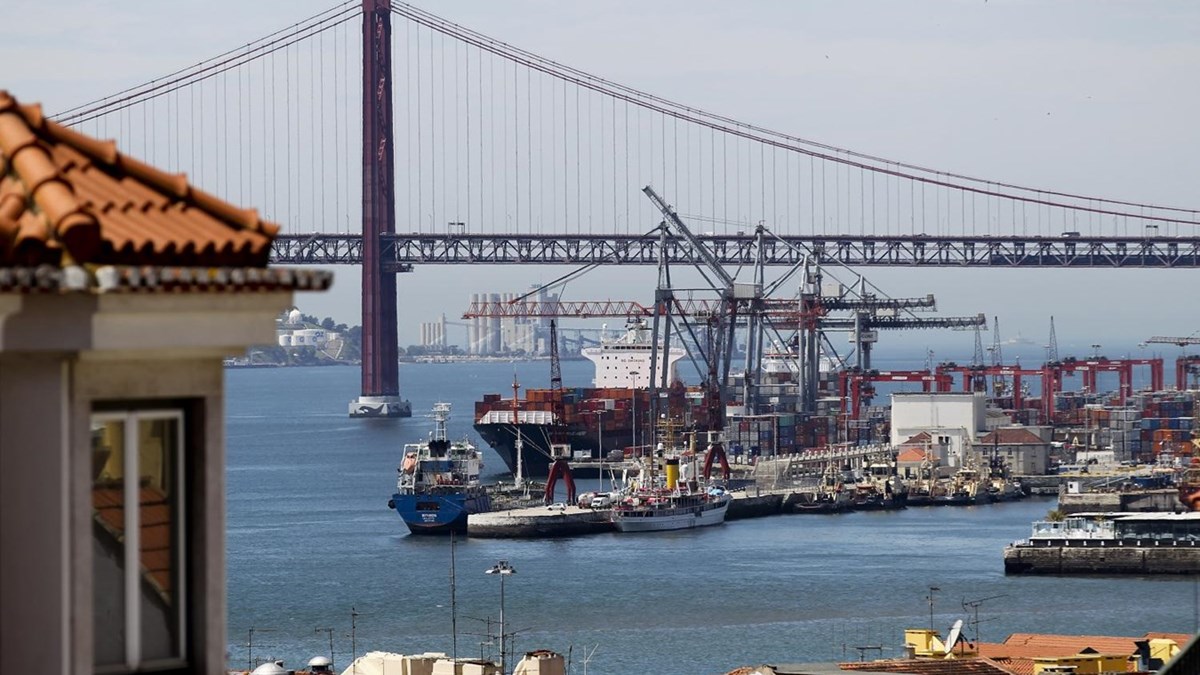 Terminal de Contentores de Alcântara recebe investimento de 122 milhões
