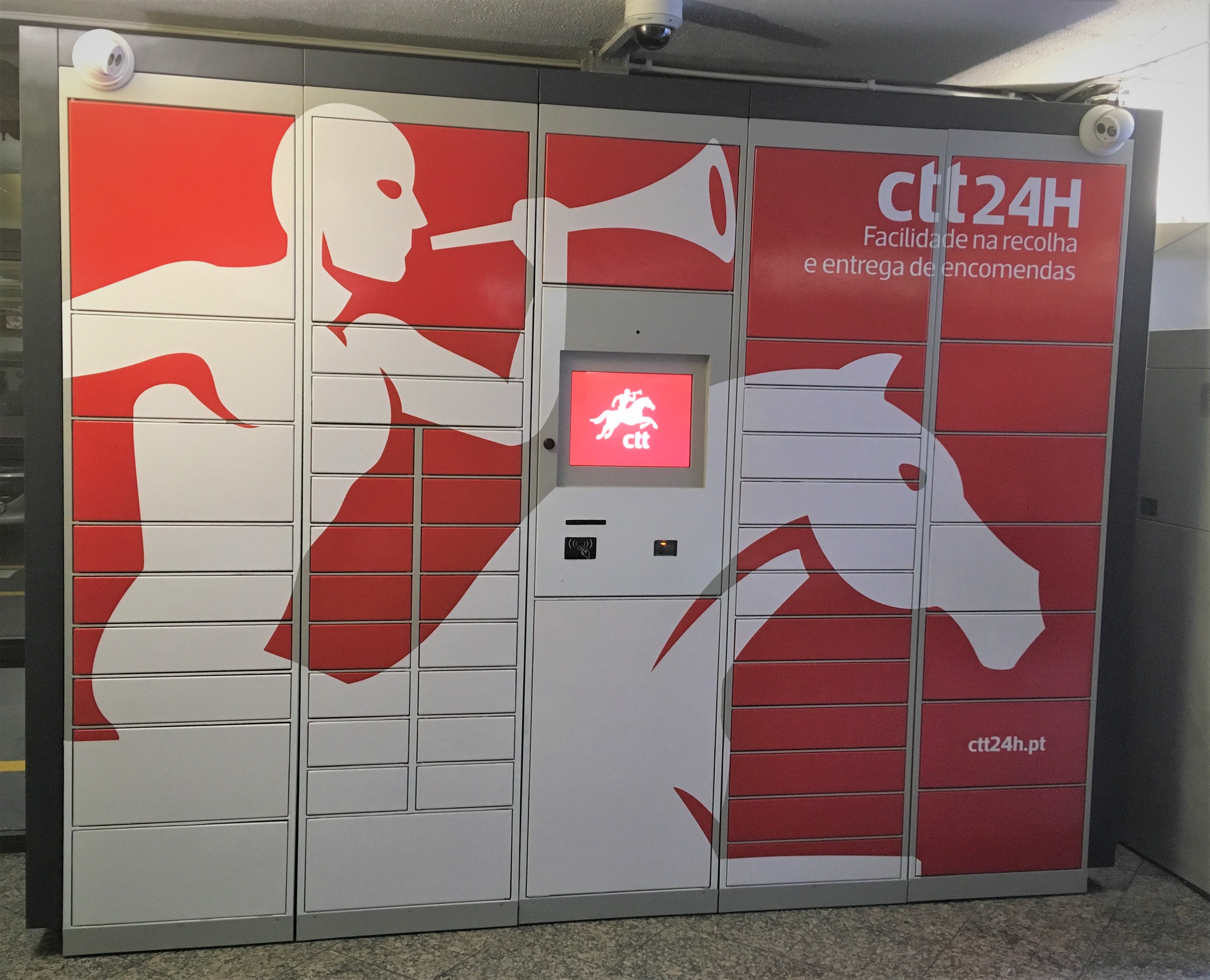 Forum Aveiro recebe novo serviço de recolha de encomendas 24h dos CTT