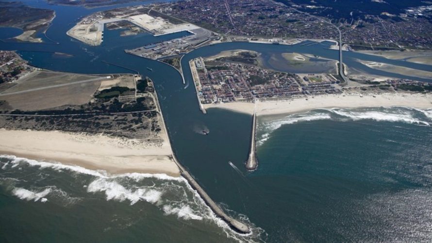“Federal Montreal” bate recorde de comprimento total no Porto de Aveiro