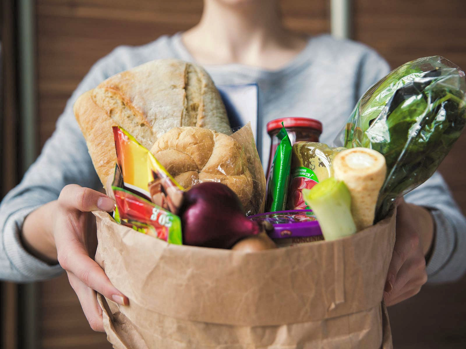 Entregas de bens alimentares ao domicílio tornam-se mais populares entre os portugueses