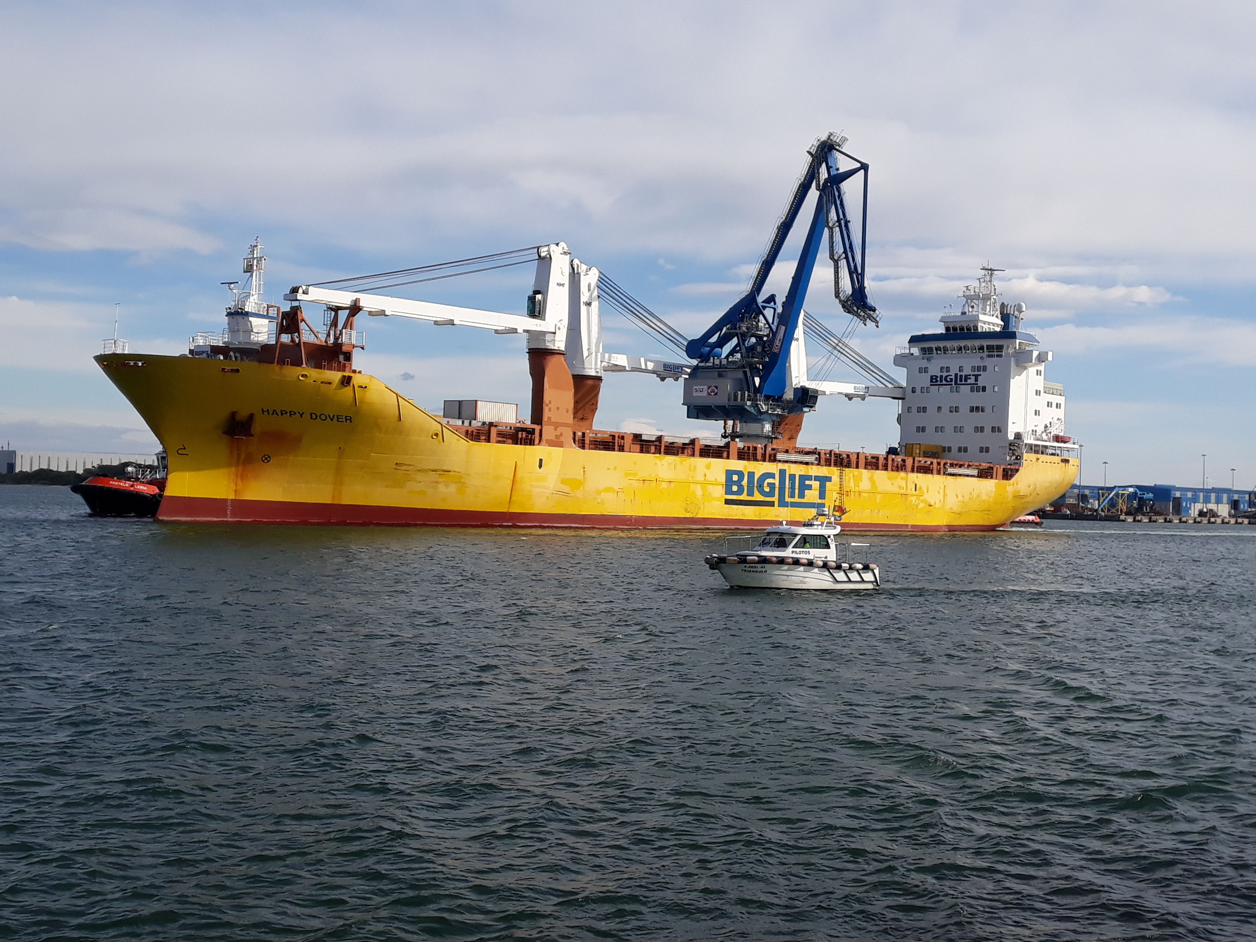 Grua de 600 toneladas saiu de Aveiro para a Base Naval de Toulon