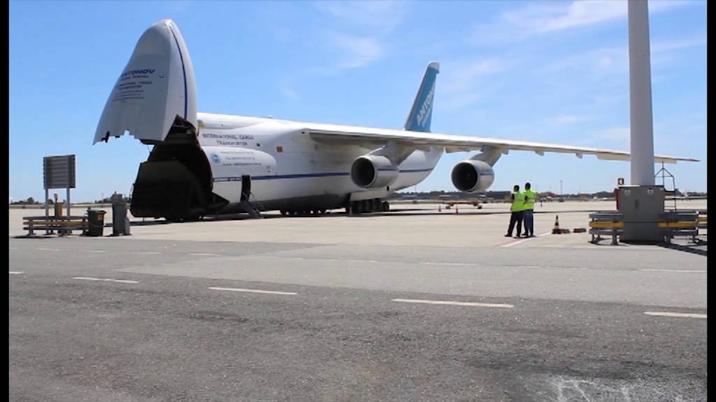 Antonov aterrou no Porto com 80 toneladas de equipamentos de protecção