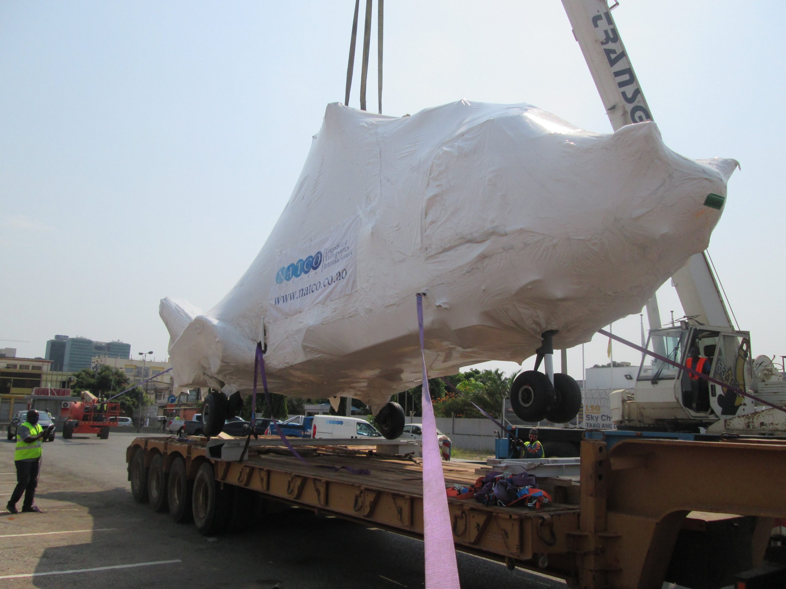 ILS Portugal transporta Super Puma até Angola