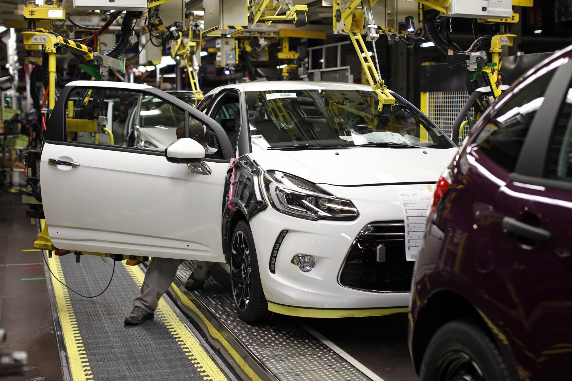 Indústria automóvel britânica zela por fornecedores devido ao Brexit