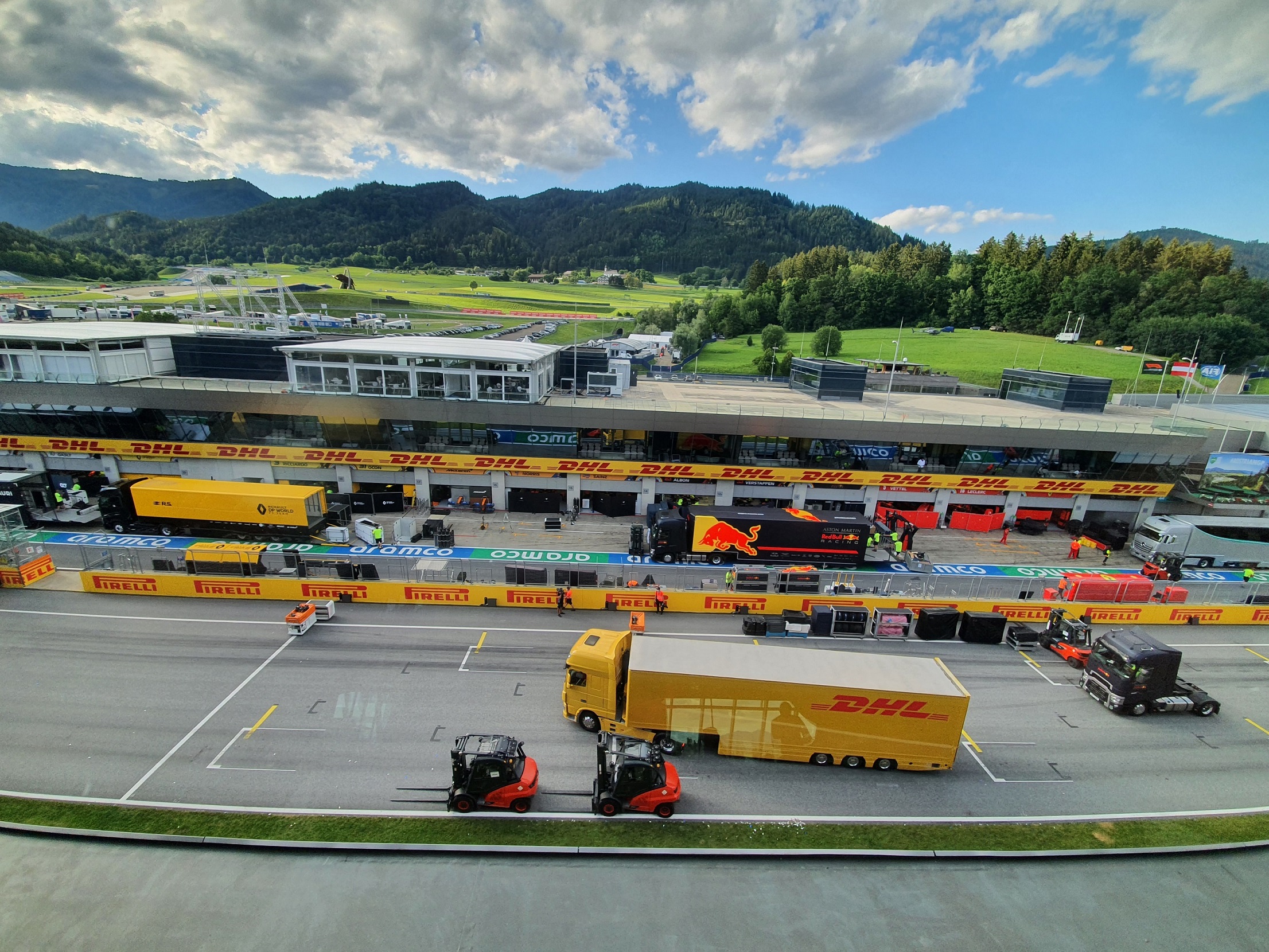 Fórmula 1: DHL na pole position