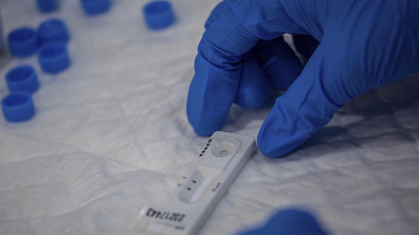 Distribuidores Farmacêuticos entregaram mais de 1,6 milhões de testes rápidos COVID-19 às farmácias