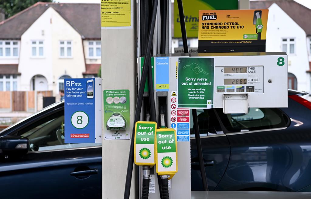 Ministro britânico prevê “Inverno muito difícil” por falta de motoristas