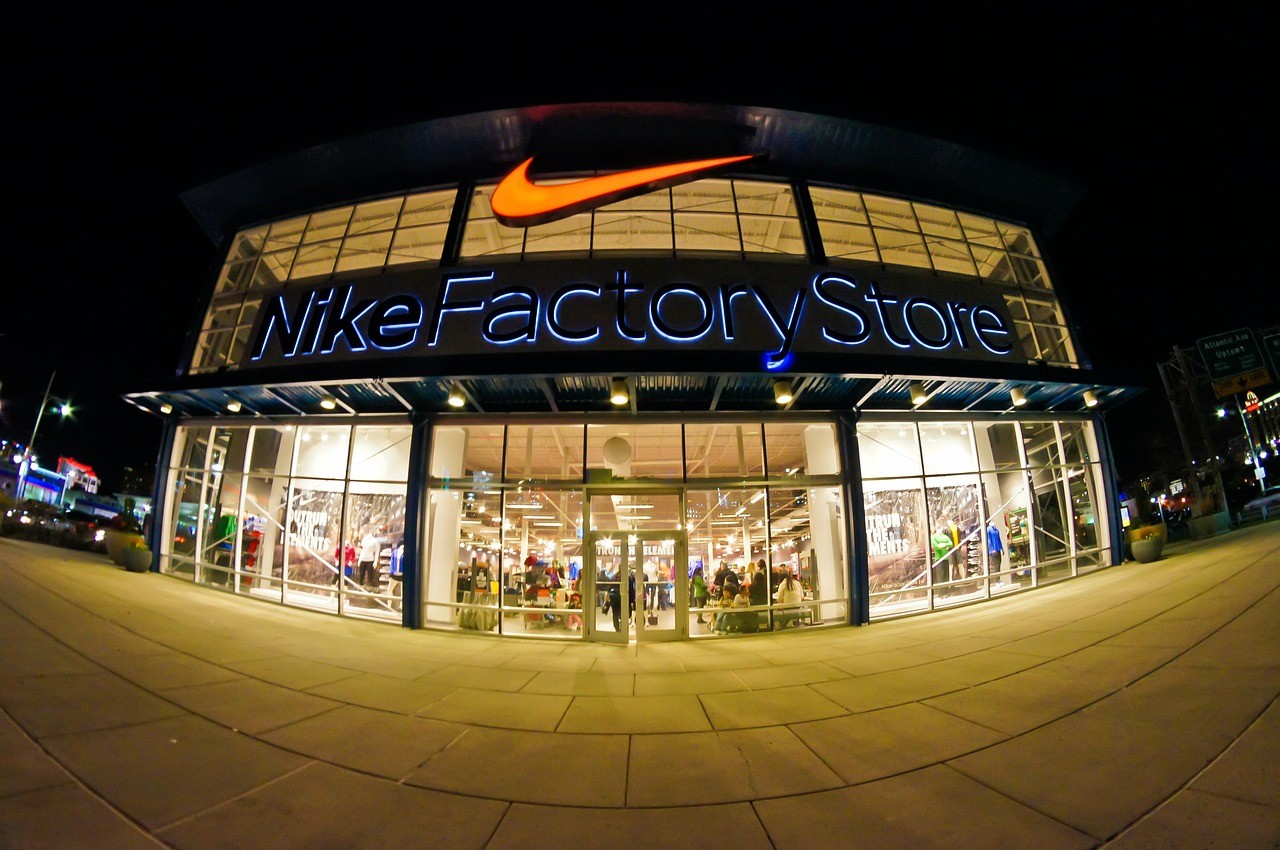 Nike reduz previsão de faturação para 2021 devido à pandemia