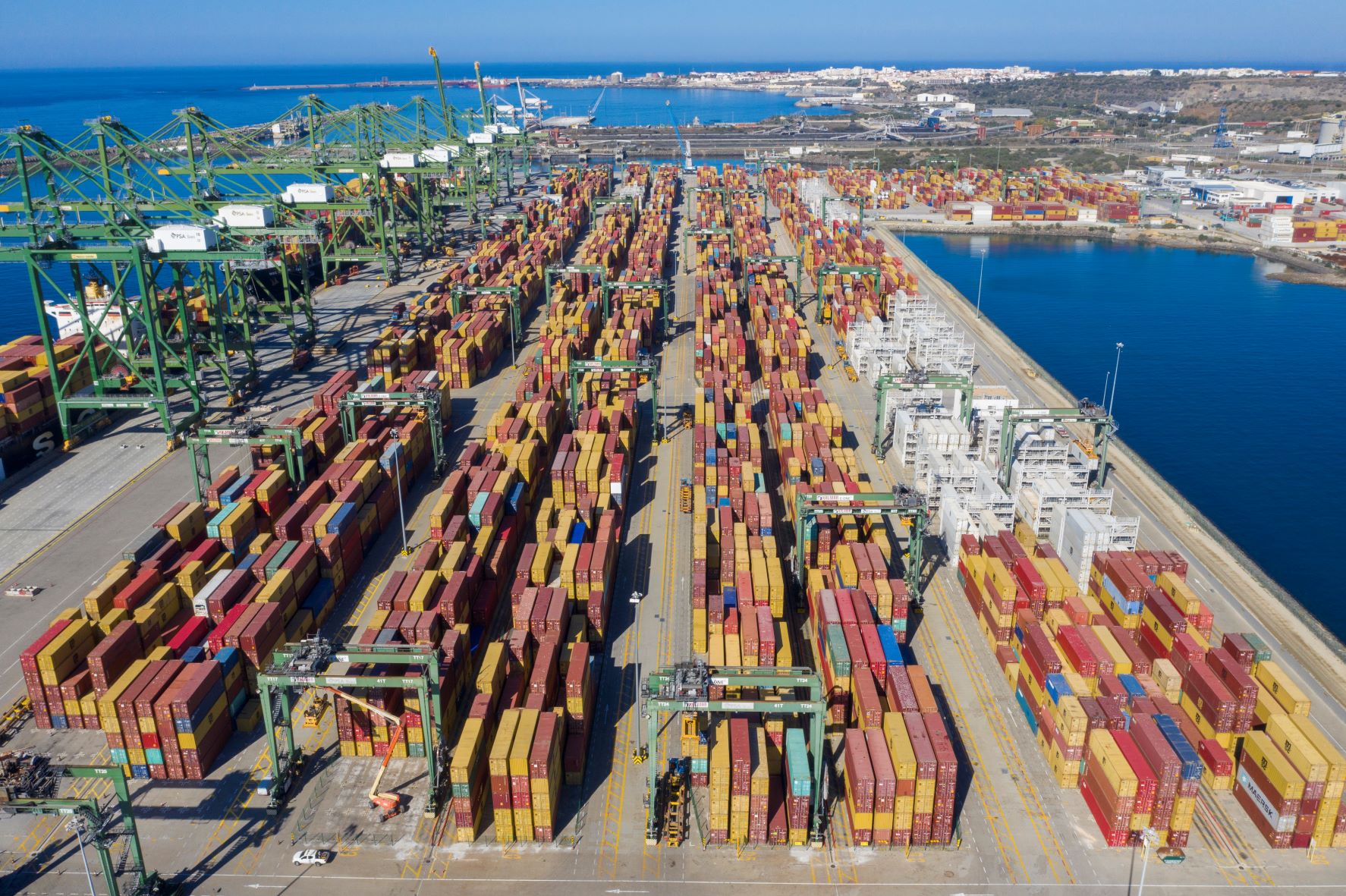 Sines entre os 15 maiores portos europeus de contentores