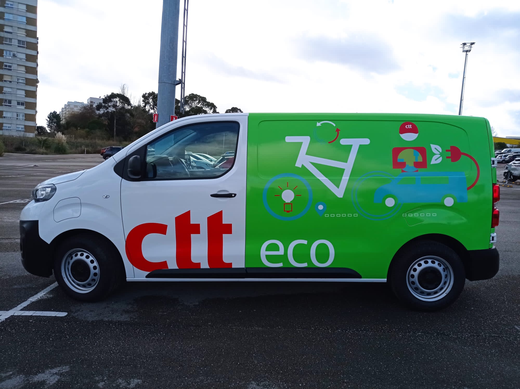 CTT com distribuição 100% elétrica em Porto Santo