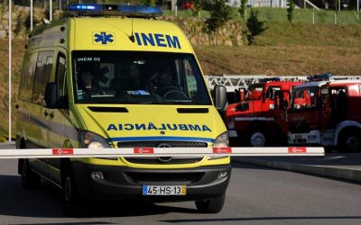 Incêndio na base logística do INEM destrói cinco viaturas e material