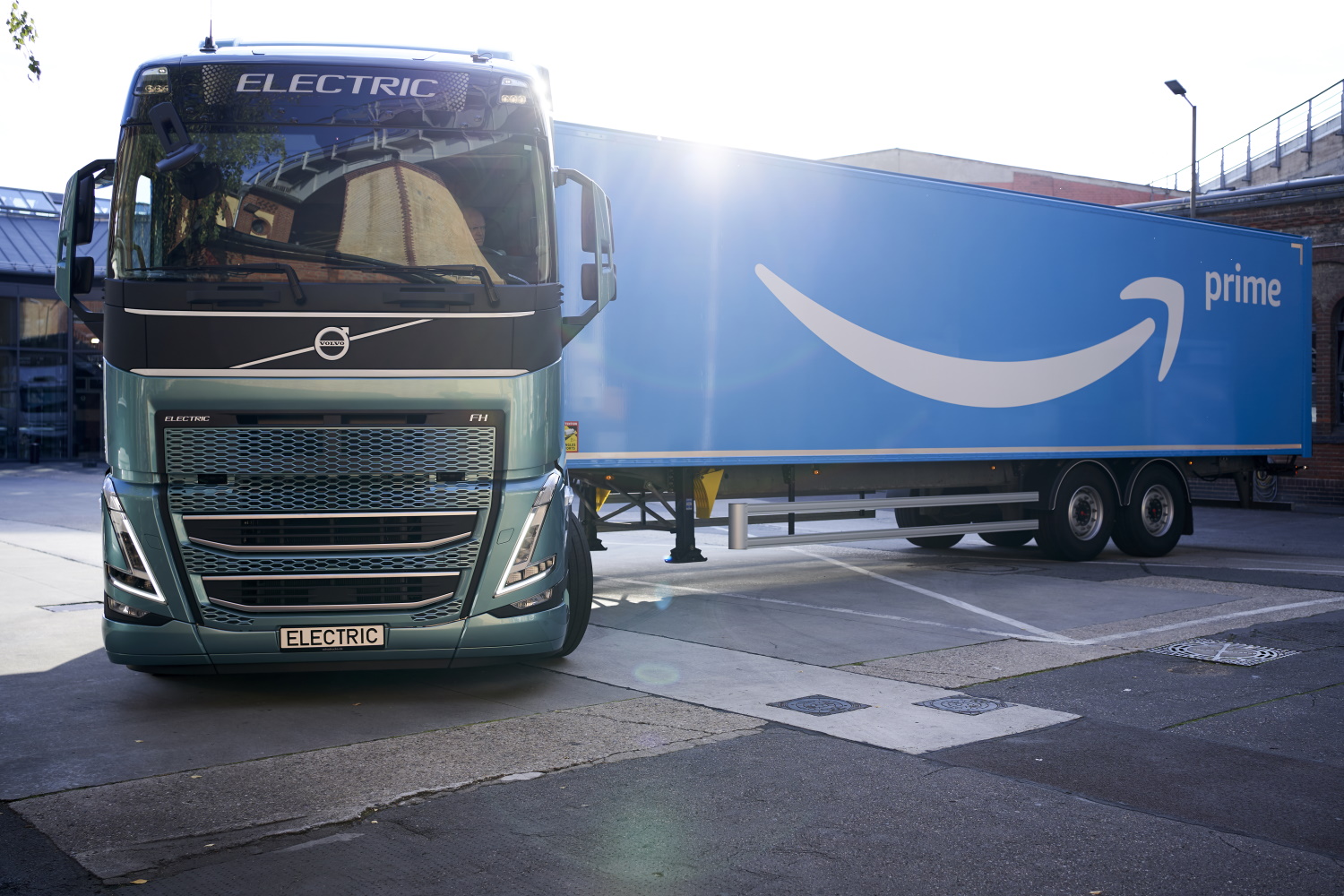 Amazon investe em 20 camiões Volvo FH totalmente elétricos
