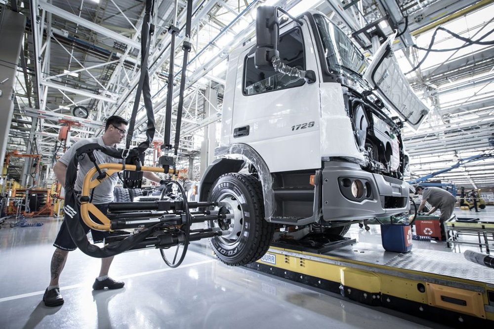 Daimler Truck recorre ao outsourcing para cortar nos custos