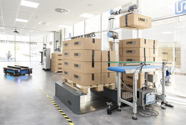LINAK e Universal Robots elevam paletização com cobots até 2,5 metros