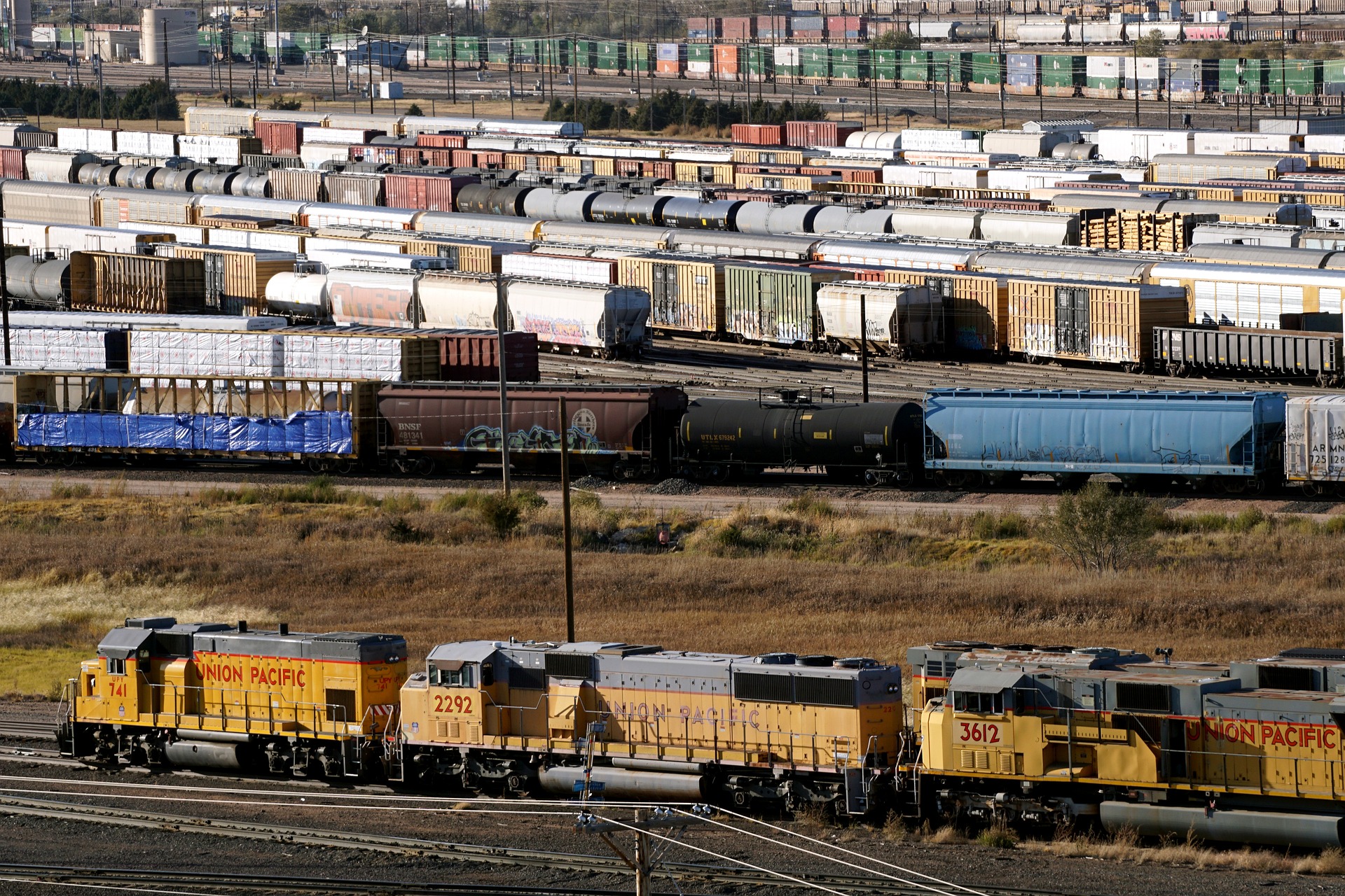 railroad-classification-yard-4578535_1920