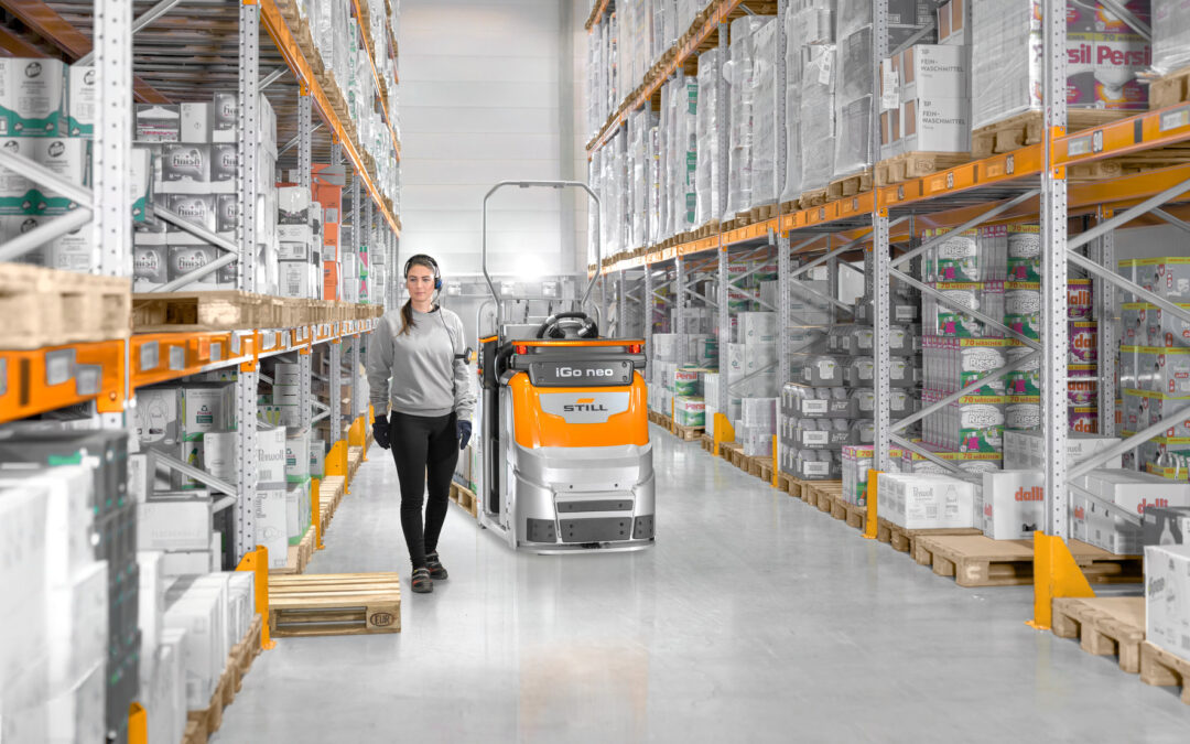 Still - Automation, OPX, OPX iGo neo, Building, Human, Person, Warehouse