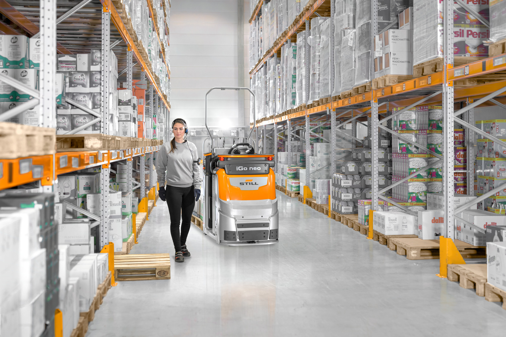 Still - Automation, OPX, OPX iGo neo, Building, Human, Person, Warehouse