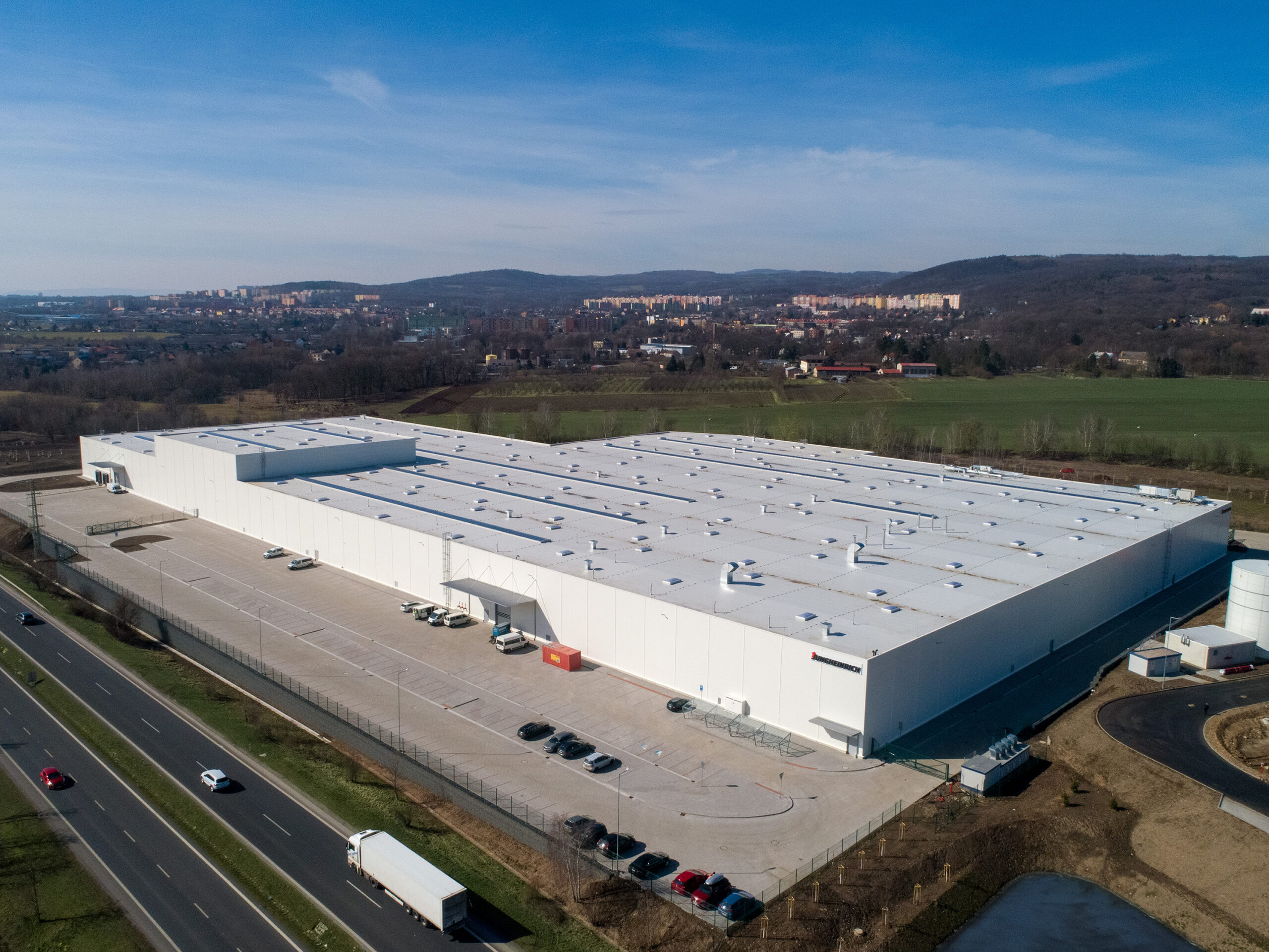 Jungheinrich inaugura fábrica de empilhadores na República Checa