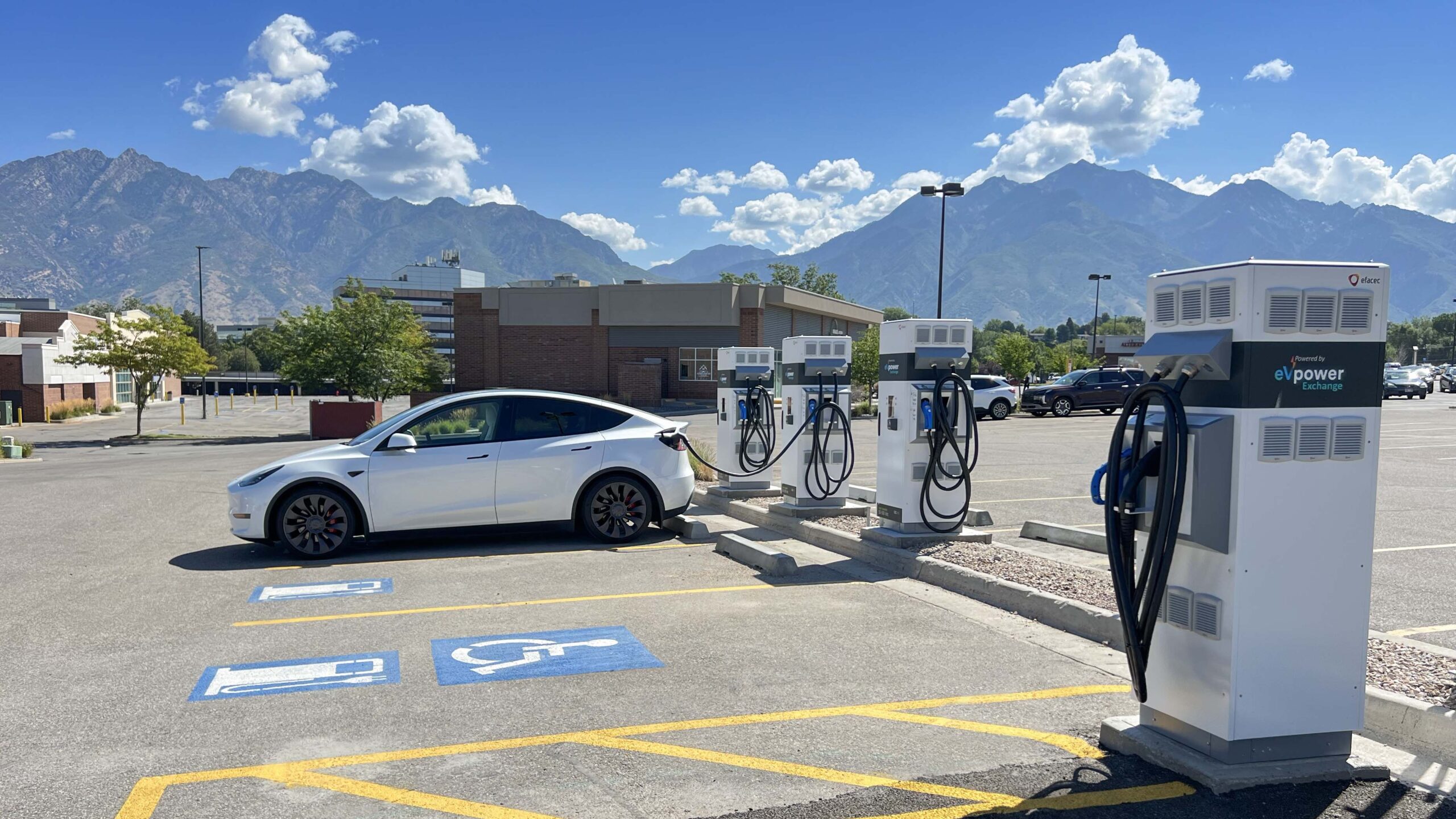 Efacec fornece mais de 100 carregadores elétricos para os Estados Unidos