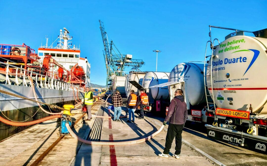 HurTrans assegura abastecimento de navio com mais de 1M de litros de vinho