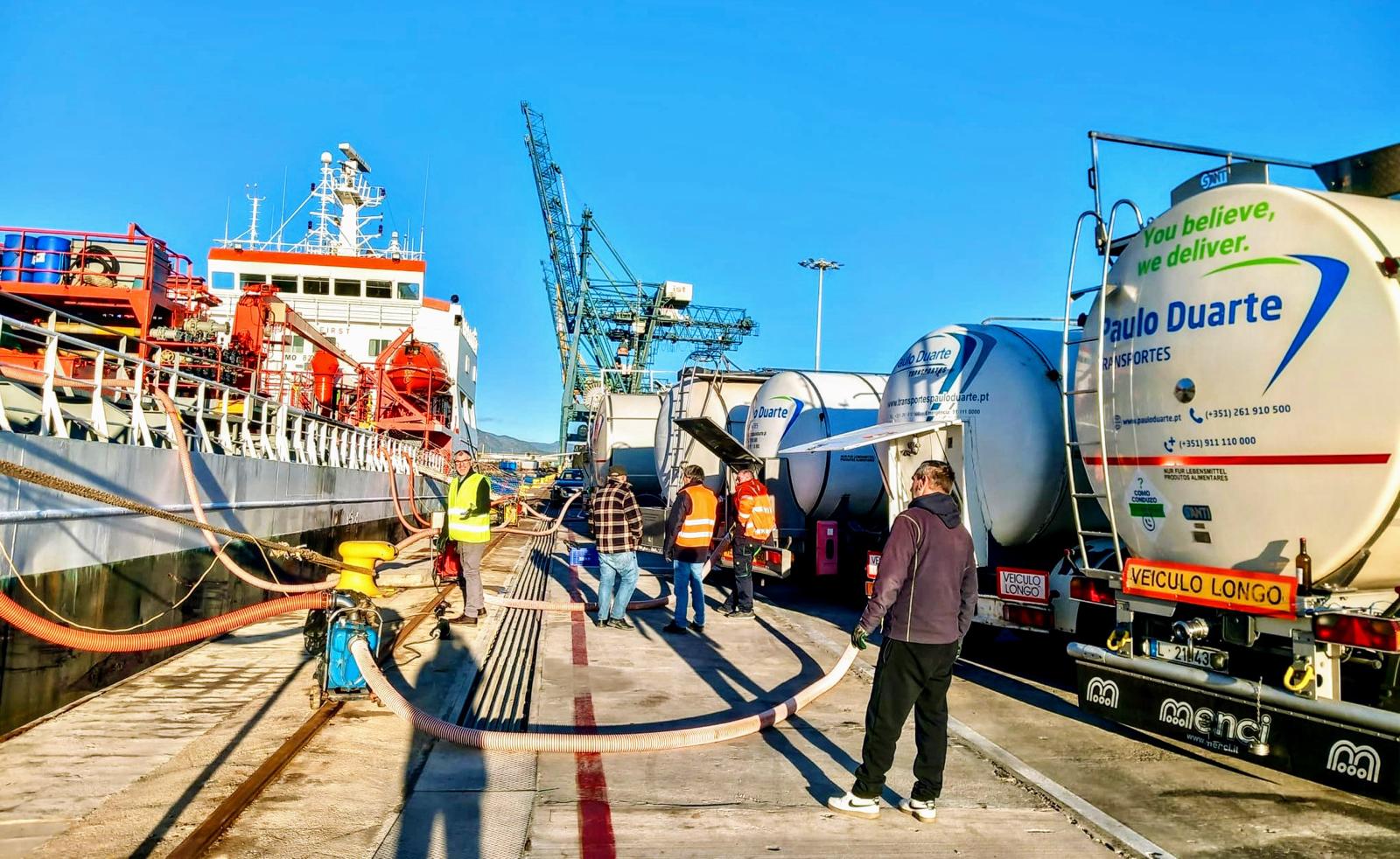 HurTrans assegura abastecimento de navio com mais de 1M de litros de vinho