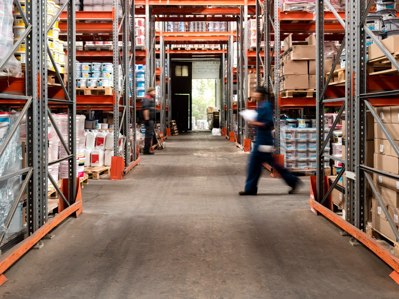 Guia Adecco: supply chain e logística com salários competitivos