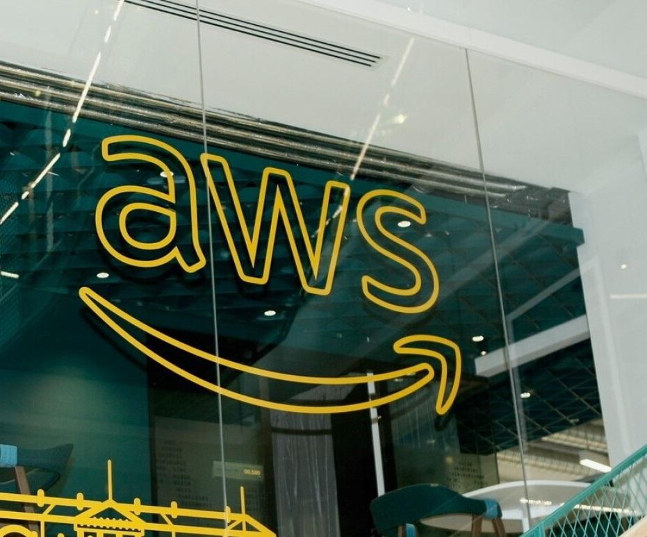 Amazon AWS