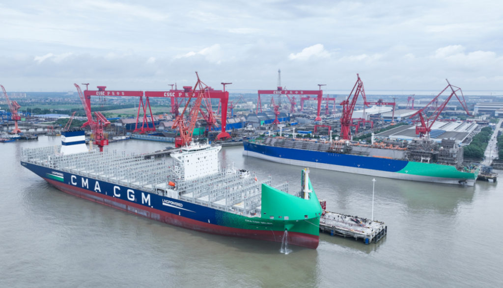 CMA CGM perde 99 contentores em tempestade na África do Sul
