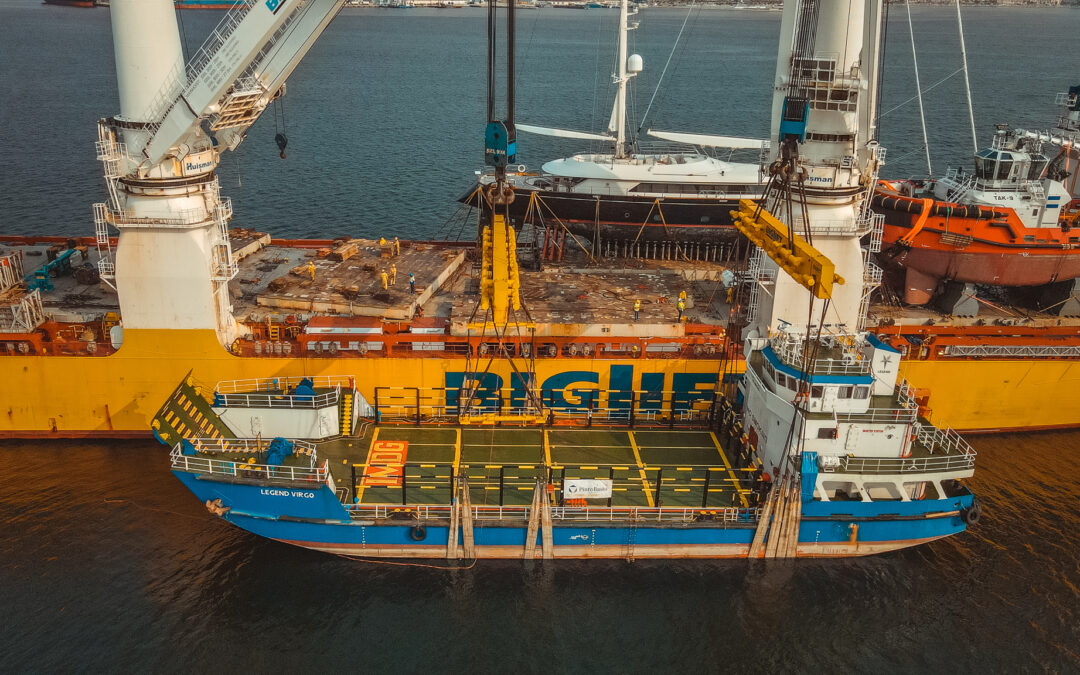 Pinto Basto transportou e descarregou cargo boat na Baía de Luanda