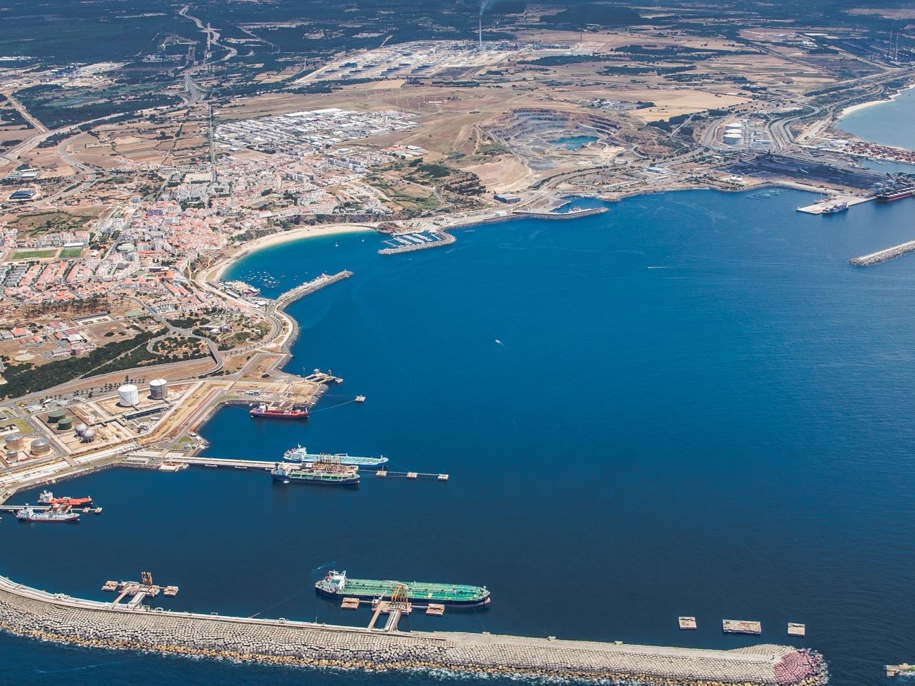 Corredor verde: Porto de Sines assina memorando com Roterdão e Duisport