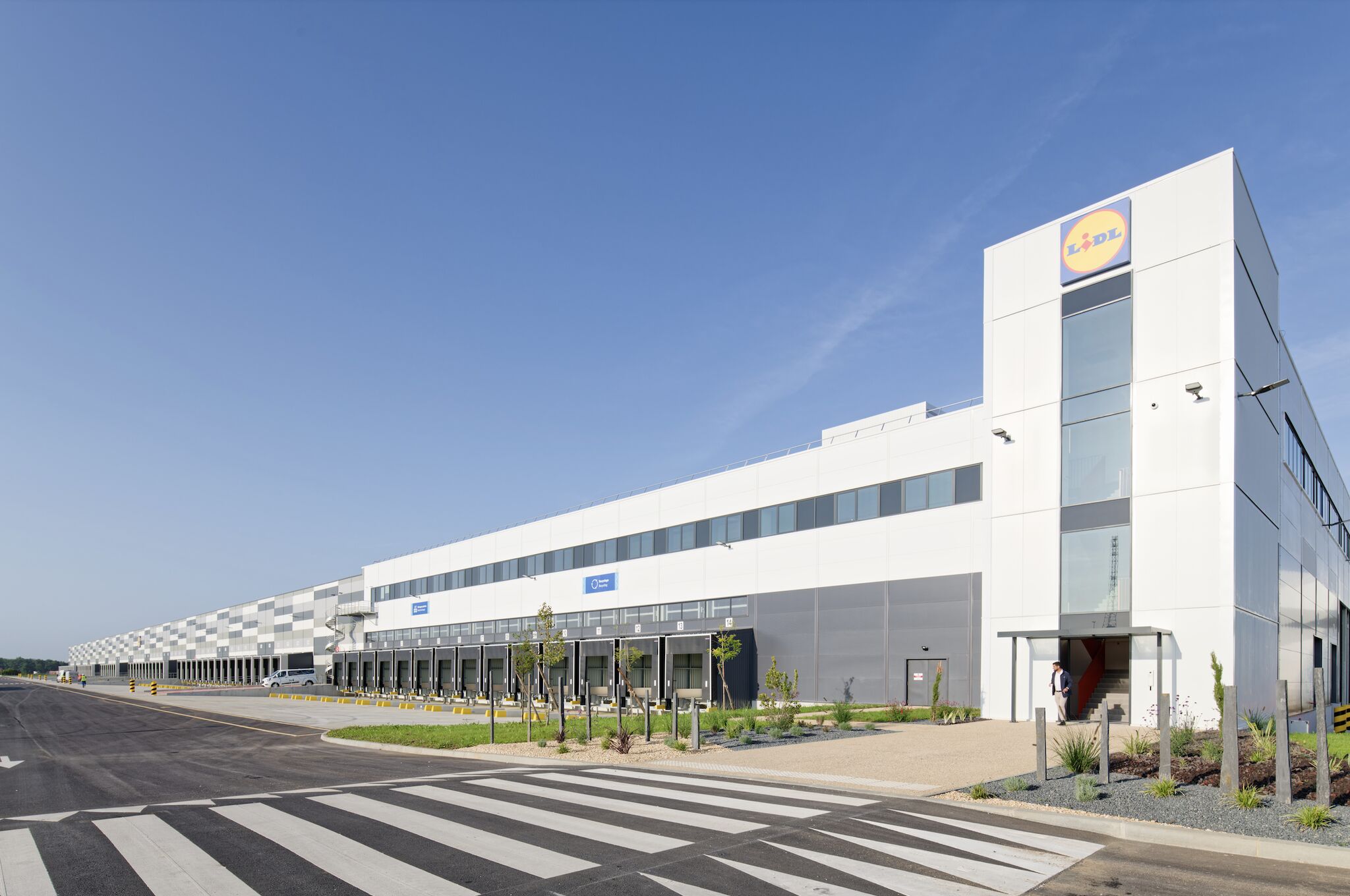 Lidl abre maior centro logístico em França