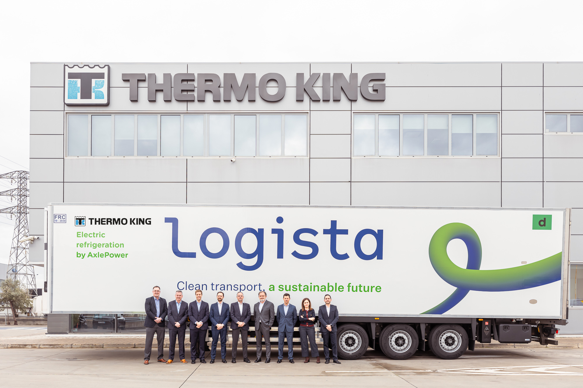 Logista recebe reboque refrigerado elétrico e auto-recarregável