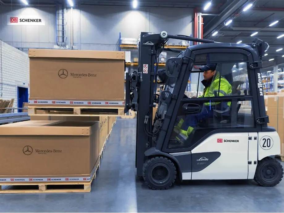 DB Schenker fornece volume recorde de SAF à Mercedes-Benz