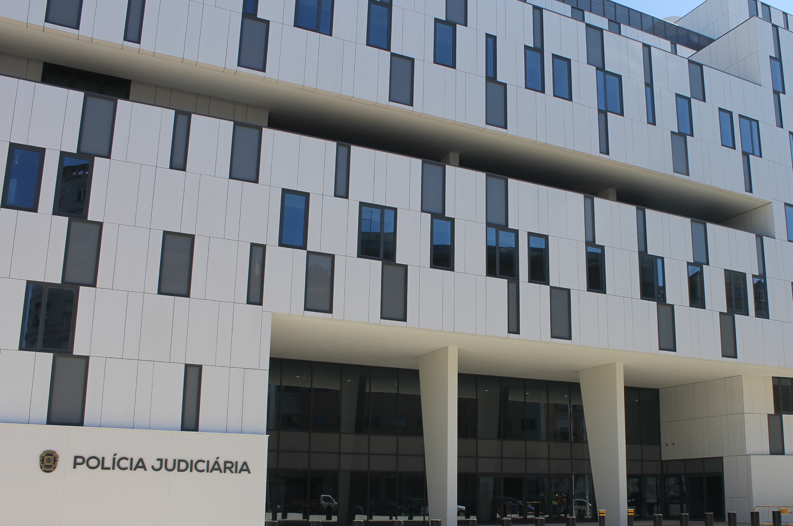 Megaoperação da PJ investiga esquema de corrupção em contratos públicos de TI