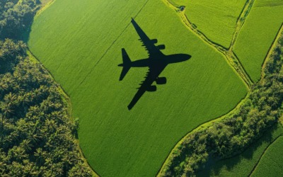 Combustíveis sustentáveis de aviação exigem aceleração urgente na produção para atingir metas de 2030