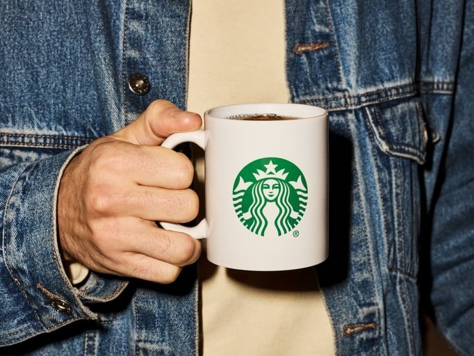 Starbucks processada por alegações de trabalho forçado em fornecedores