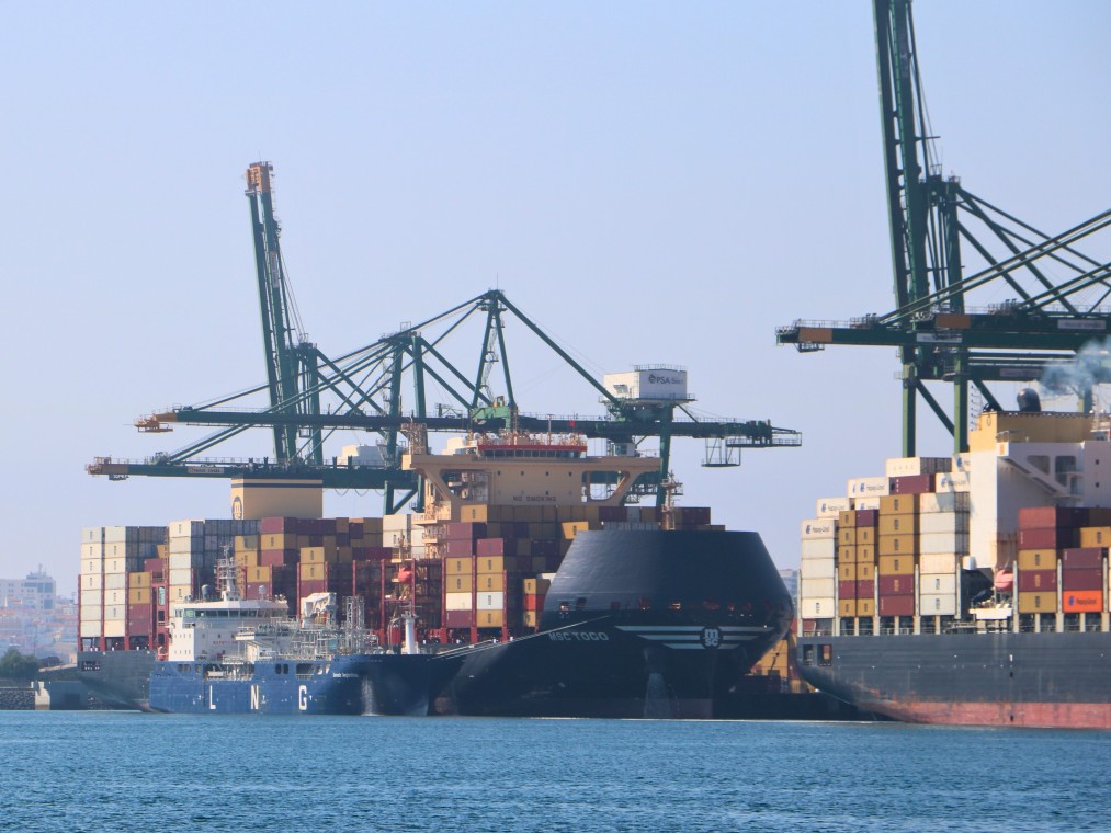 Porto de Sines estreia abastecimento de GNL navio a navio