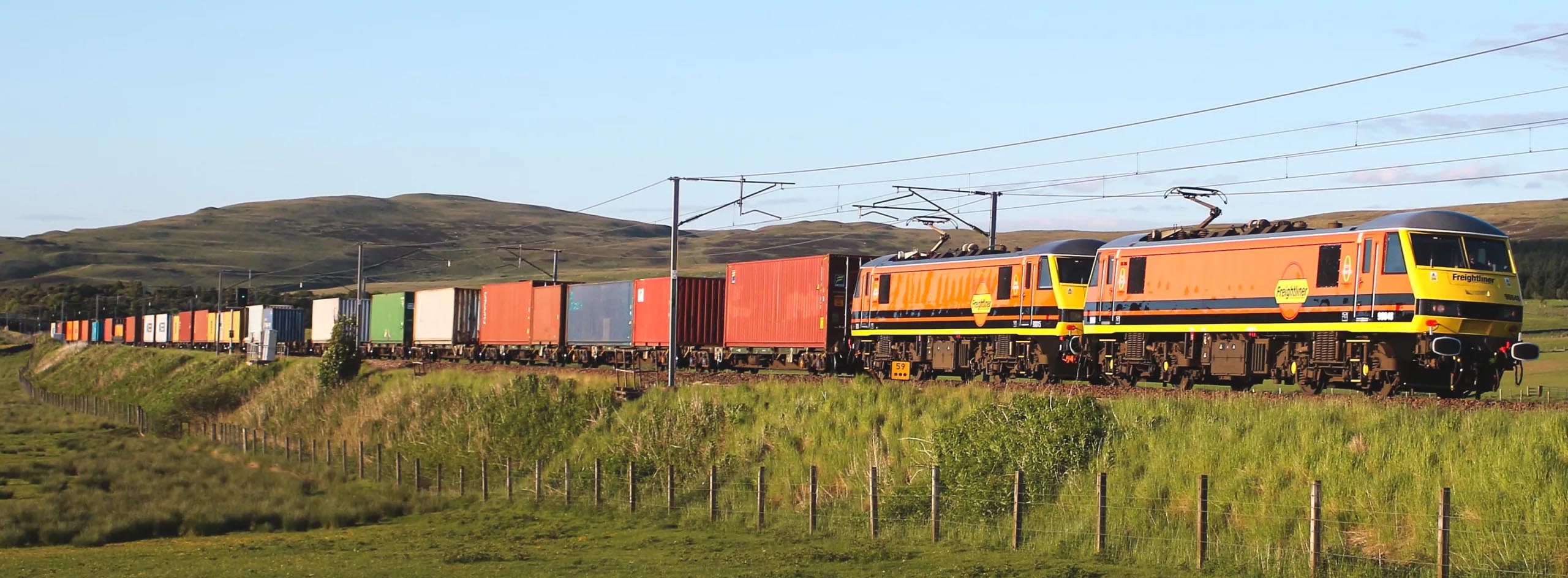 CMA CGM compra Freightliner UK Intermodal Logistics