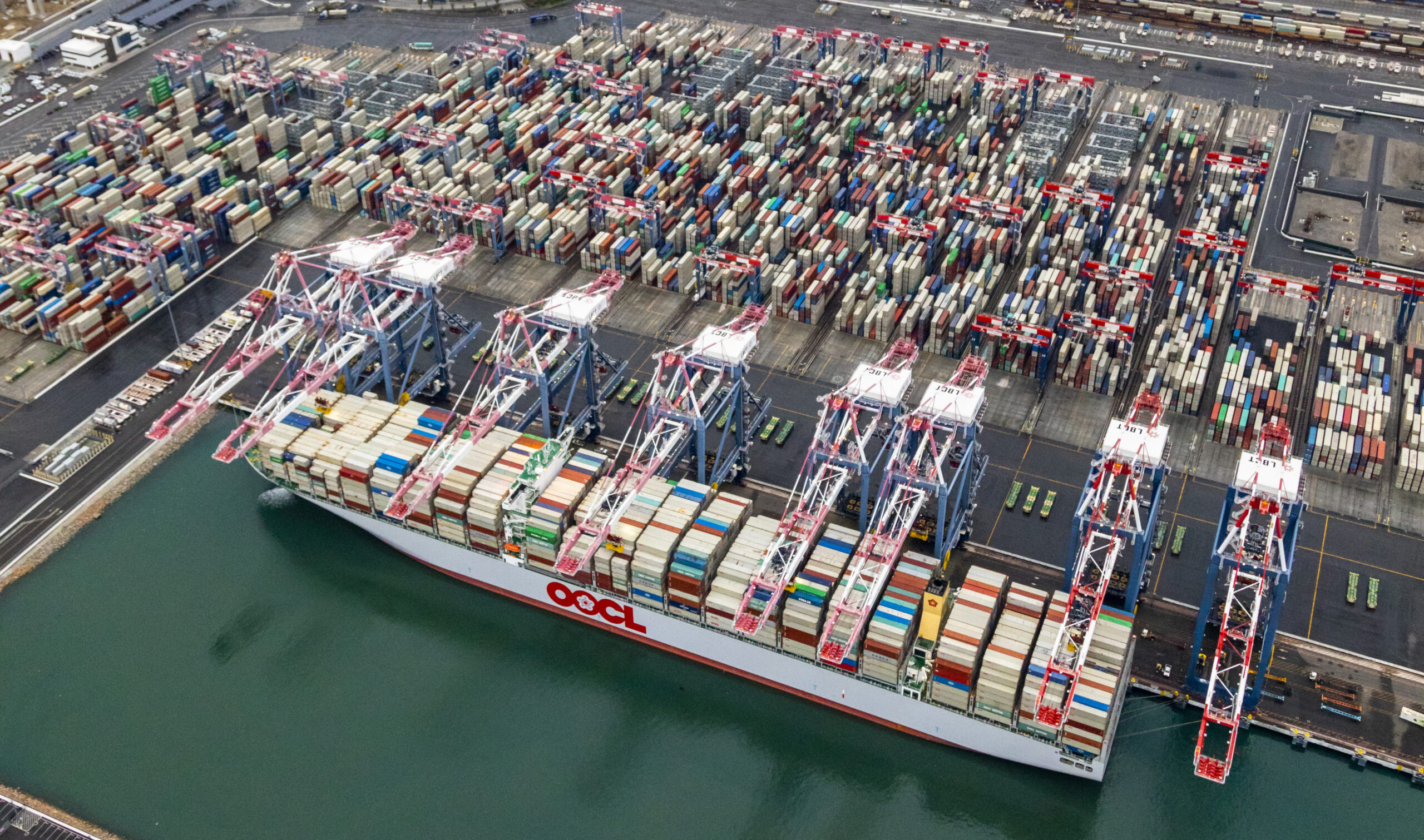 Incólume às guerras comerciais porto de Long Beach mantém crescimento