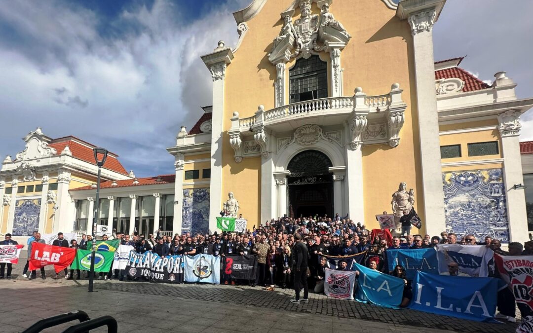 Estivadores propõem aliança global contra a automação e ameaçam com greves