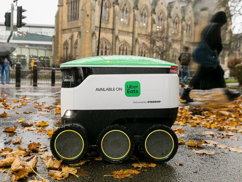 Uber anuncia entregas com robôs autónomos no Reino Unido