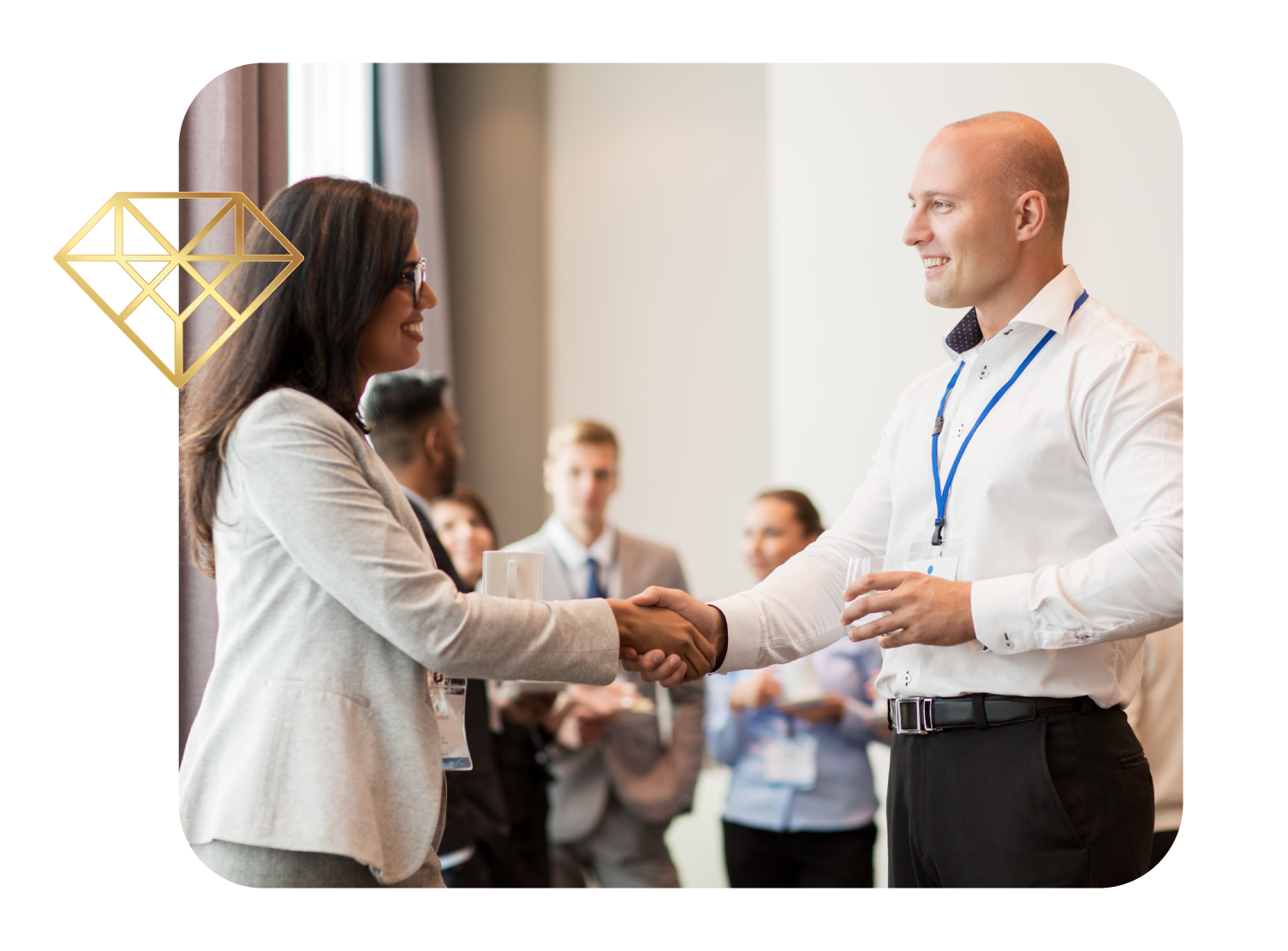 Aperto de mãos simbolizando parceria e oportunidades de negócio na Conferência de Intralogística 2026.